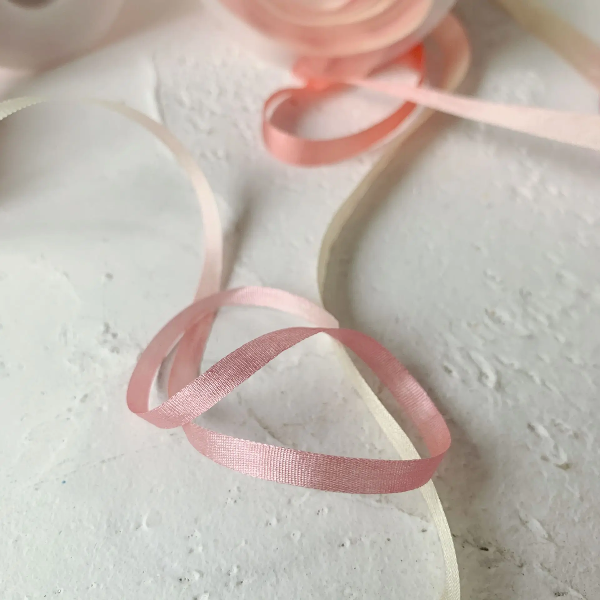 2-13mm variegated 100% pure silk embroidery ribbon thin taffeta high quality embroidery ribbon Anya Ribbon Handcraft