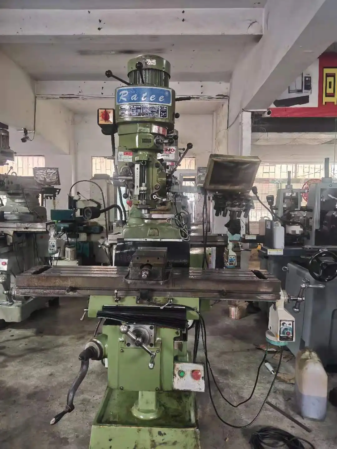 Fresadora usada 5H X eje Z, alimentación automática, 3 ejes, pantalla digital LED DRO