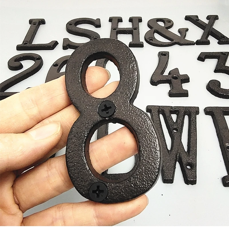 Metalowe litery Numery domów Retro 3D Znak Cafe Wall Kreatywna żeliwna dekoracja Tablica na drzwi Cyfrowy arabski sprzęt meblowy