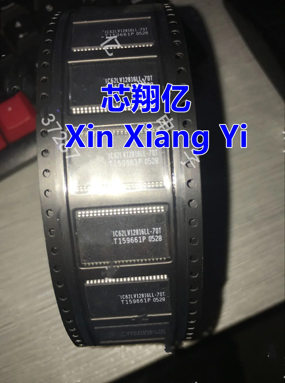 

Xin Xiang Yi IS62LV12816LL-70T IS62LV12816LL TSOP-44