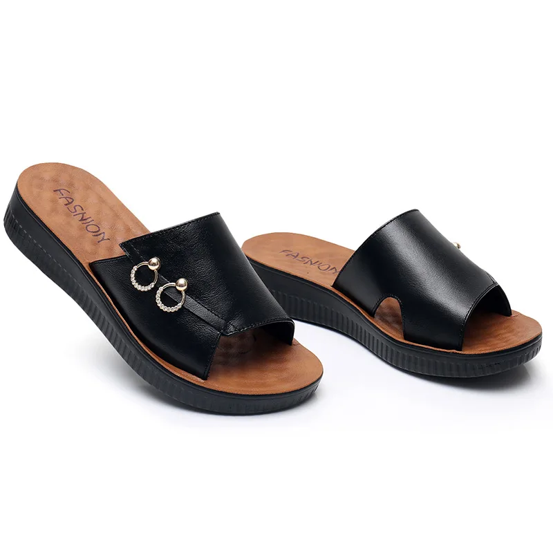 New summer mom sandals and slippers middle-aged soft bottom comfortable leather thick bottom non-slip outer wear female slippers