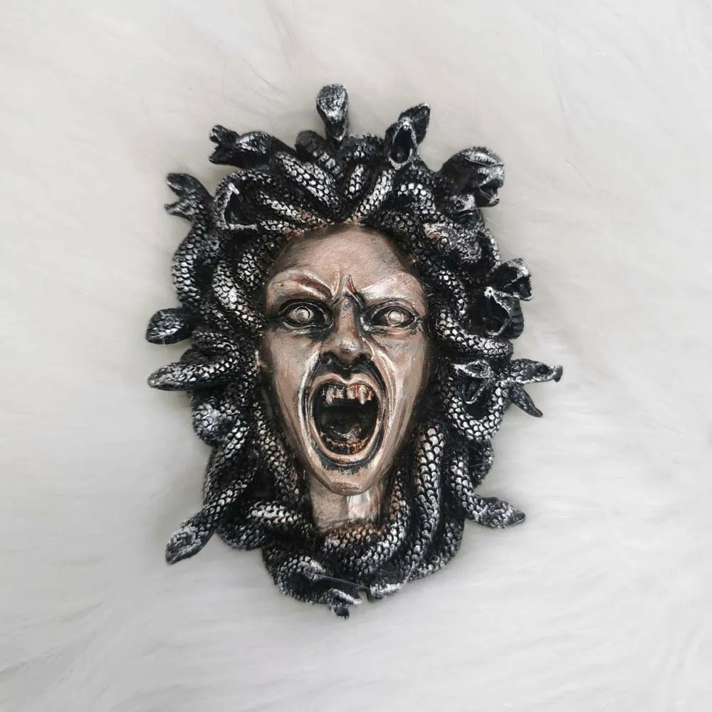 Resin Plating Medusa Carving, Ancient Greek Mythology, Gorgon Reiki Energy Ornaments, Home and Office Decoration