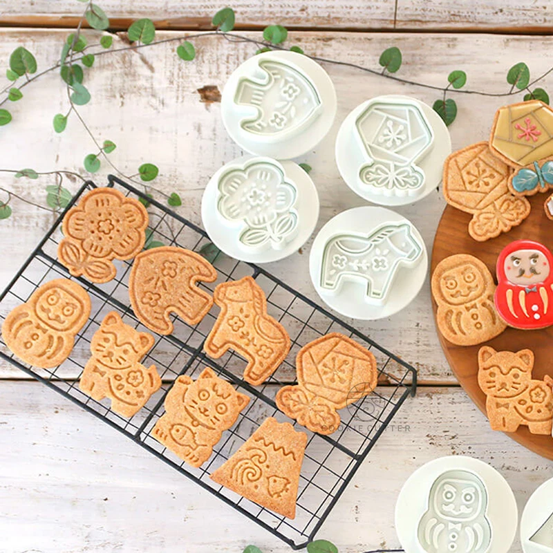 4Pcs/Set Biscuit Mold Japanese Lucky Cat Series Flower Trojan Fish Shape Cookie Cutter Fondant Cake Decoration Tools Baking Mold