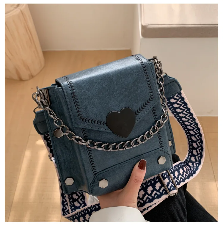 2020 Women Messenger Bag Wide Shoulder Strap Chain Design Fashion Shoulder Square Flap Bag Crossbody Bags for Women Heart