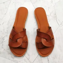 Sandali da donna estivi 41 di grandi dimensioni in pelle Design alla moda scarpe da spiaggia estive all'aperto scarpe da donna con scivoli moderni Comfort piatto