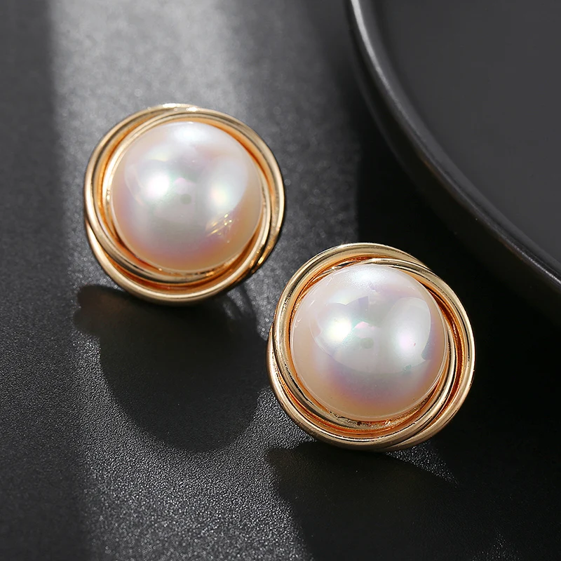 Mild Luxury Mabe Pearl Clip on Earrings Suitable for Women Non Pierced Geometric Round Ear Clips Elegant Wedding Party Jewelry