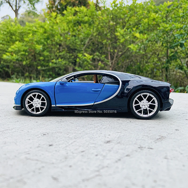 Maisto 1:24 Bugatti Chiron DIVO blue Sport simulation alloy car model crafts decoration collection toy tools gift