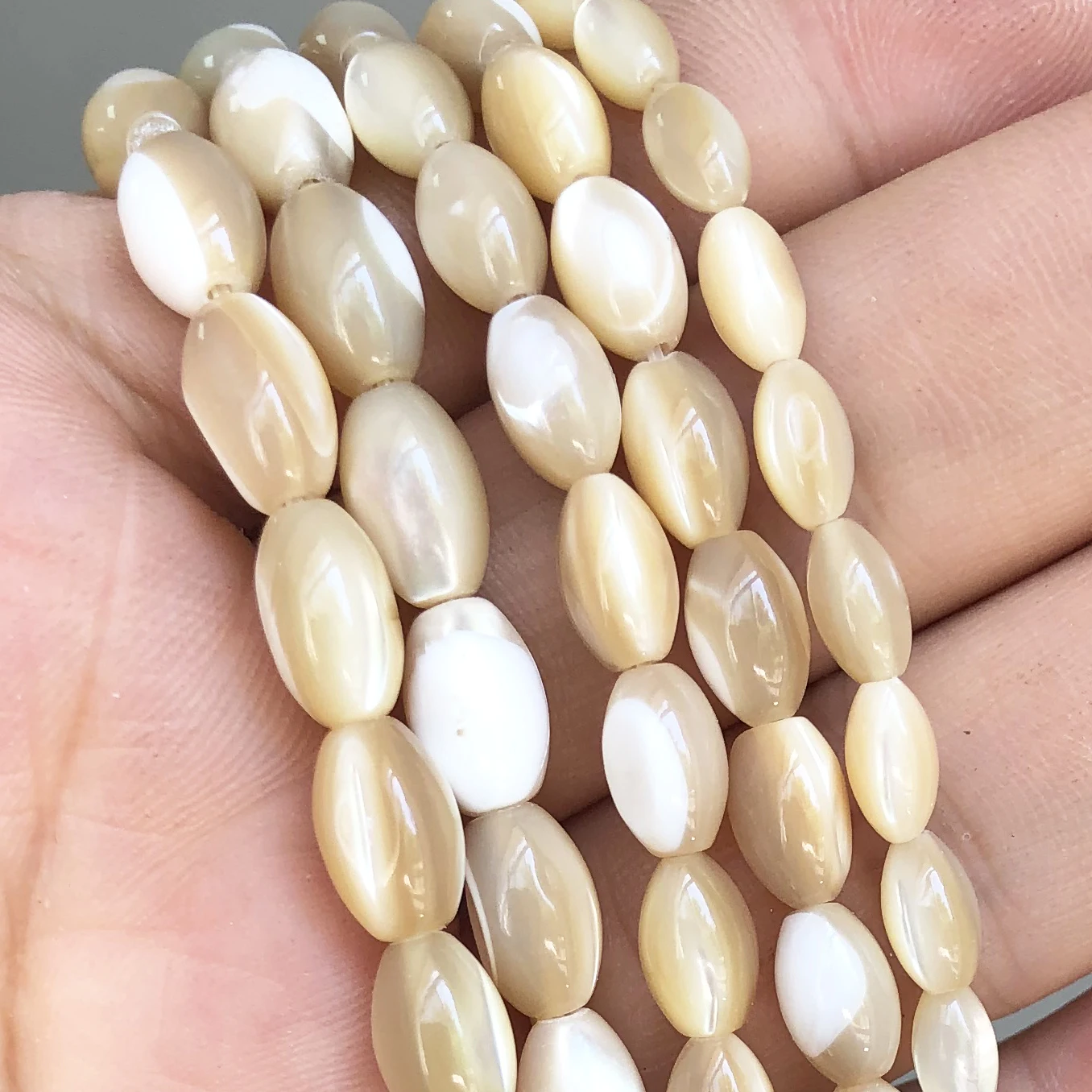 Natürliche Perlmutt-Muschelperlen in Reisform, lose Abstandsperlen für Schmuckherstellung, DIY-Armbänder, Ohrstecker und Accessoires – Detail 4