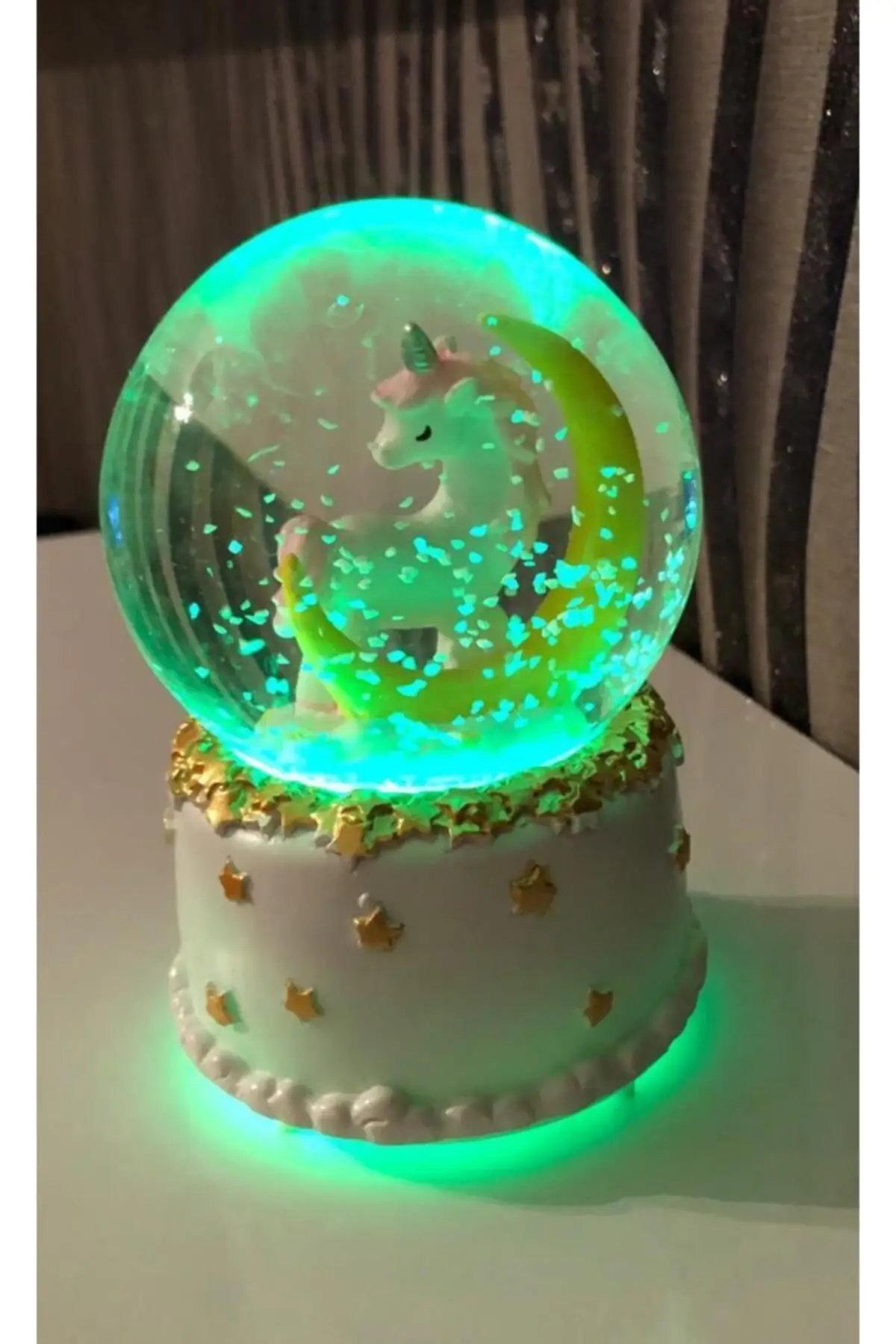 Musica unicorno Snow Globe neve spruzzo sfere di cristallo regalo globi luminosi ufficio e decorazione domestica