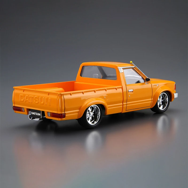 1/24 AOSHIMA plastic assembly car model toy 720 Datsun Truck Custom 1982 static model adult collection DIY assembly kit #05840