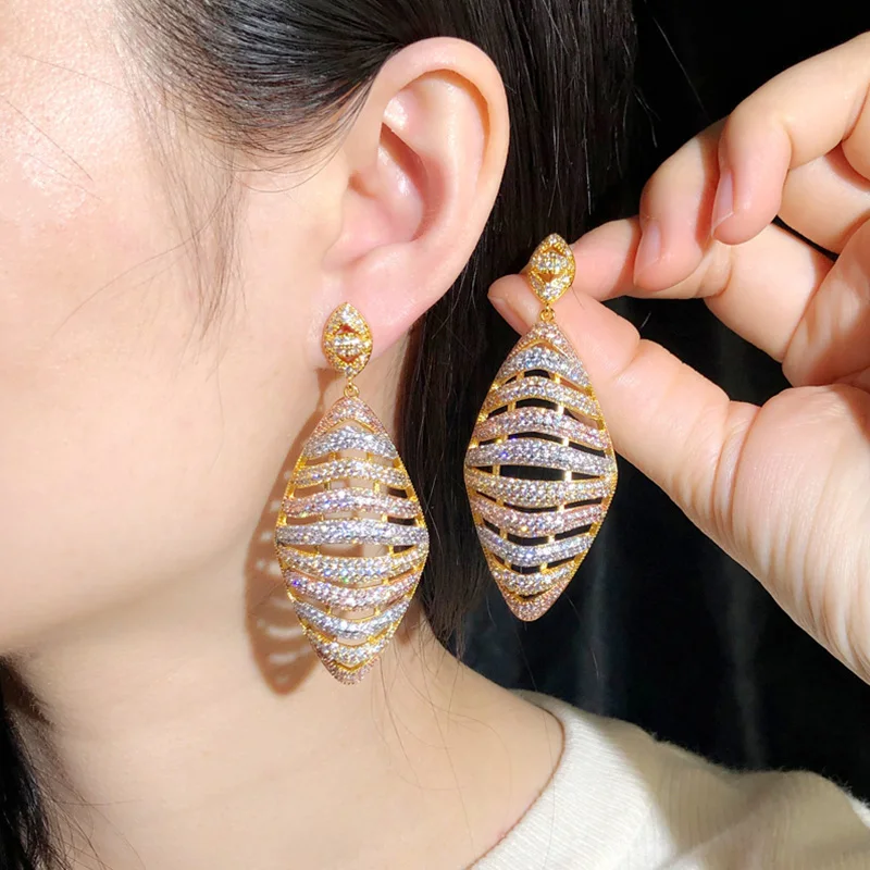Pera Classic High Quality CZ Zircon Luxury Dubai Gold Color Hollow Dangle Earrings for Women Wedding Party Pendientes Mujer E527