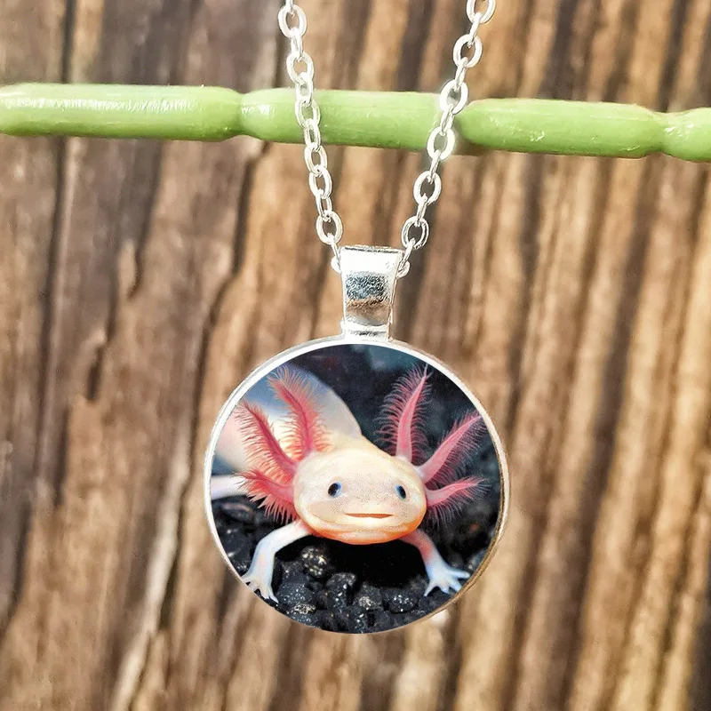Nowy naszyjnik z kreskówki Axolotl Śliczny obraz zwierzęcy Szklany kryształowy wisiorek ze stopu Choker Biżuteria Impreza Prezent świąteczny