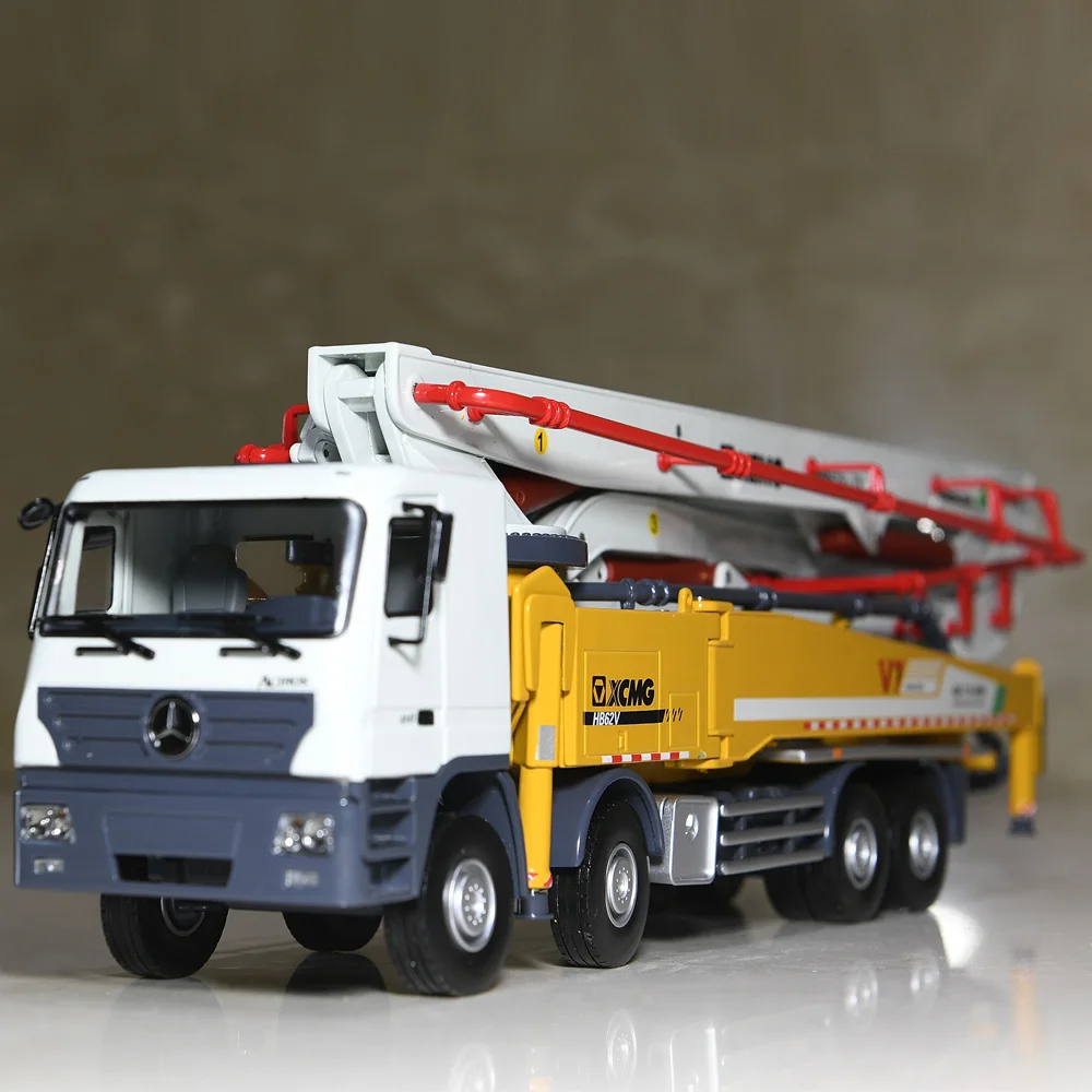 2023 New Color 1/35 Scale Model XCMG HB 62 K Concrete Pump Truck Model White Pump Boom Collection Company Exhibition Toys Gift