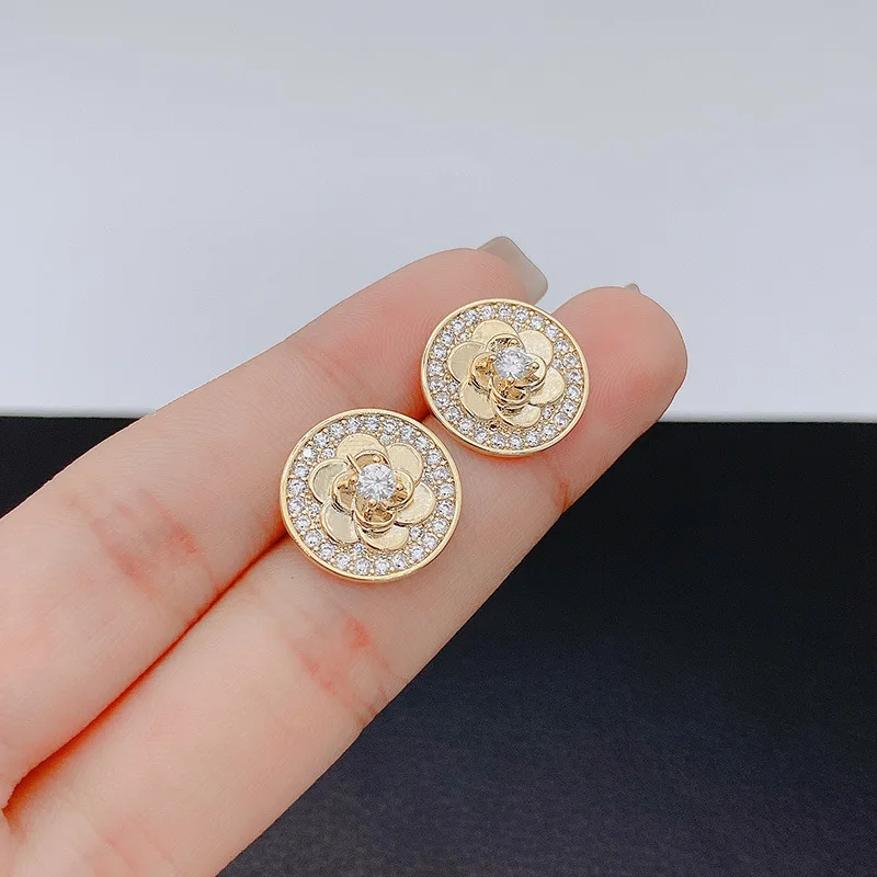 Woman 18k goldreal gold Stud Earrings Unusual Earings Trend Piercing Small Crystal Vintage Ear Cuffs For Party Women\'s Jewelry