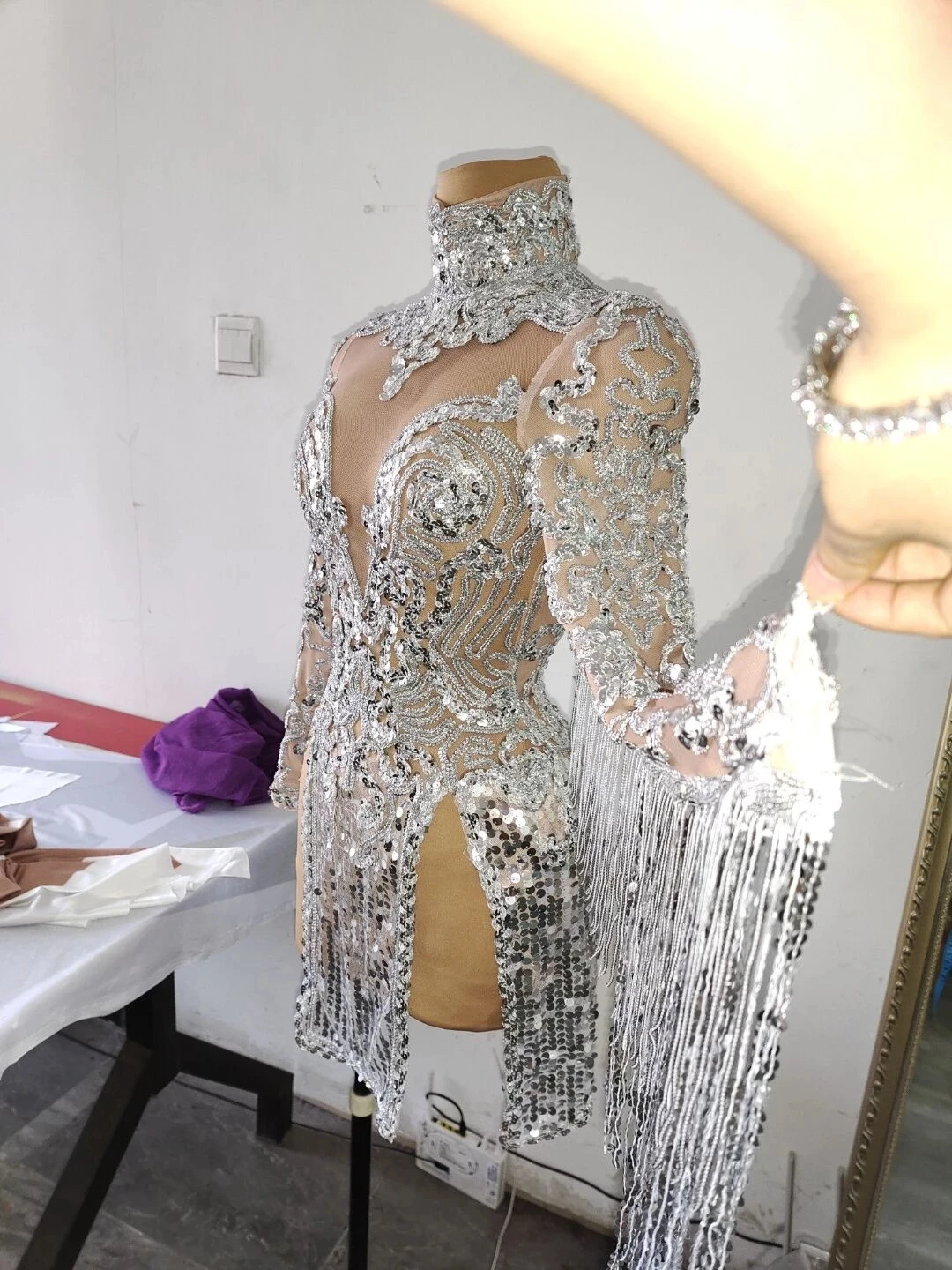 แฟชั่น Show Sequins Fringes สั้นชุดเต้นรำละตินบาร์แสดงโปร่งใสชุดชุดราตรีชุดราตรีคอสูงชุด