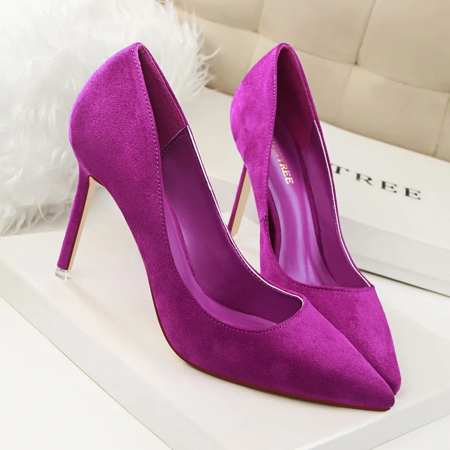 Elegant Classic Suede Pumps 4\