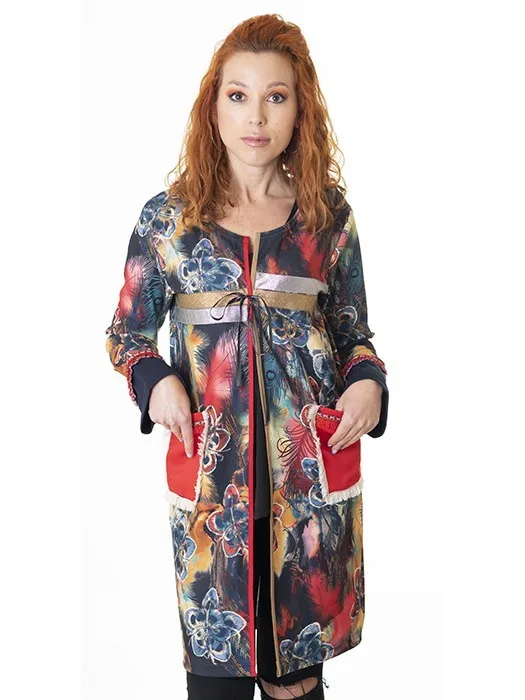 Women's summer coat with red and blue floral print, with pockets decorated with lace and patch. Neoprene fabric