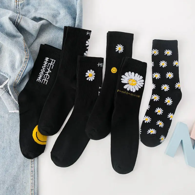 GD Korea Funny Socks Women Long Socks Black Cool Daisy Socks Harajuku Hip Hop Cotton Skateboard Socks Men New Trend Daisy Socks