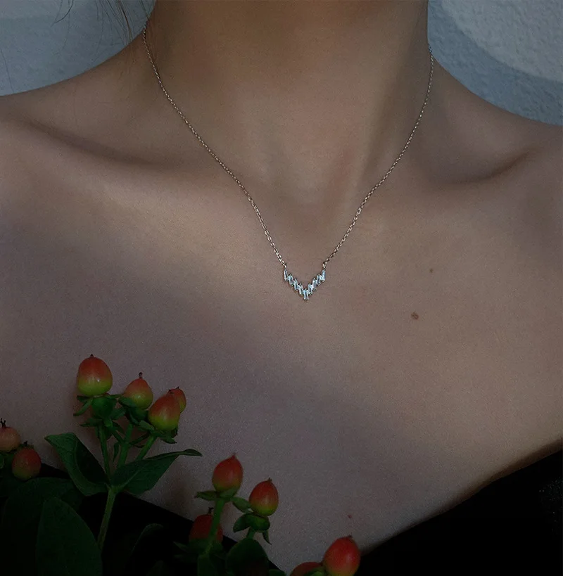 Kpop Geometric Pendant Necklaces For Women New Korean Fashion Creative V-shaped Zircon Clavicle Chain Light Luxury Neck Jewelry