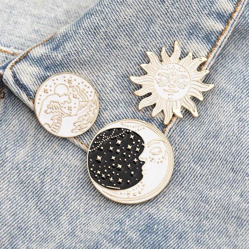 Fashion pins, creative sun, moon, sun and moon, alloy drip brooch, student clothing decoration corsage