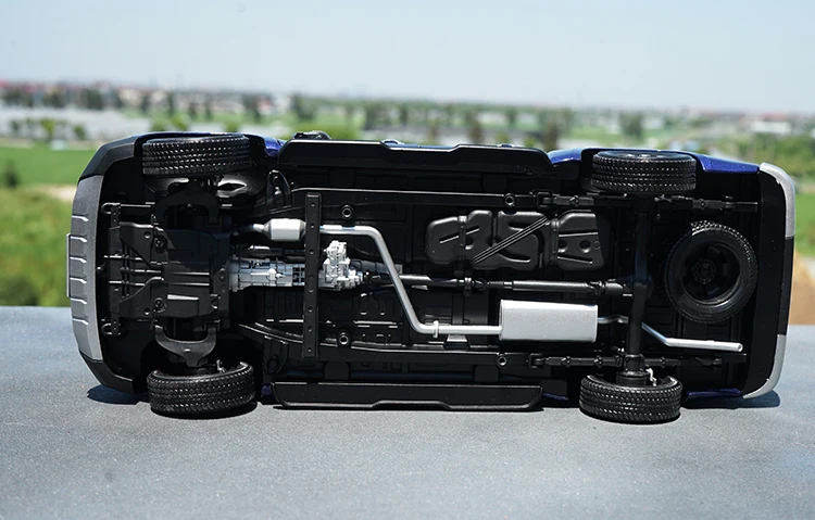 High simulation blue 1:18 Kaicheng F70 diecast truck metal car model for birthday gift