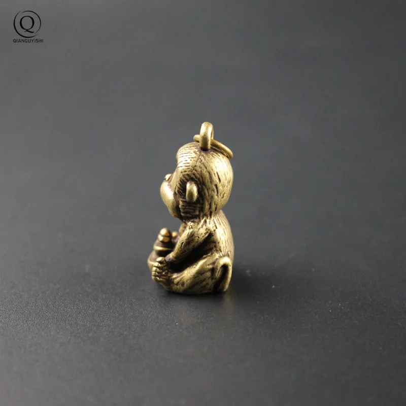 Antique Brass Monkey Holding Ingot Pendants for Keychains Accessories Copper Chinese Zodiac Monkey Figurines Car Key Chain Rings