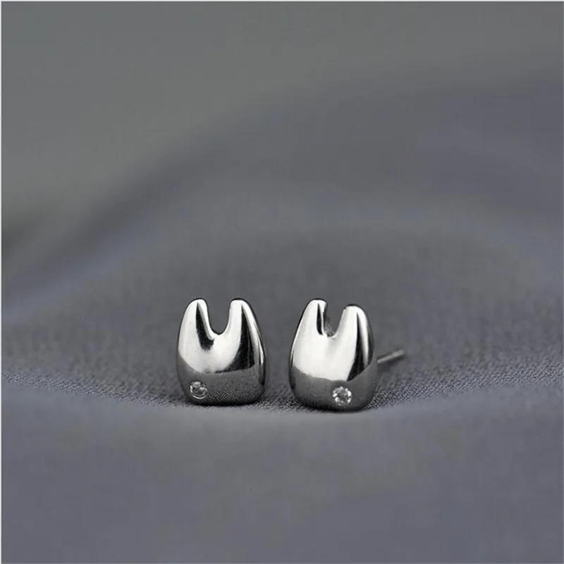 New Fashion Creative Shiny Tooth Personality 925 Sterling Silver Jewelry Not Allergic Crystal Popular Stud Earrings E073