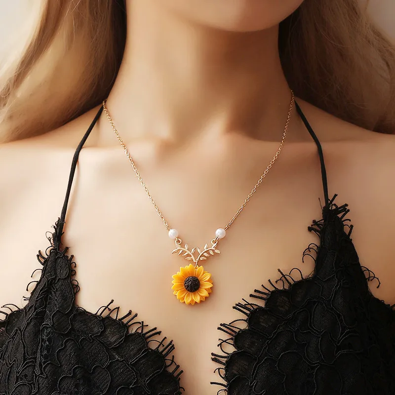 NK106 Delicate Sunflower Pendant Necklace For Women Daily Imitation Pearl Jewelry Sweater Daisy Flower Leaf Collar Accessories