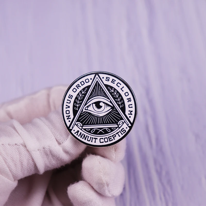 Illuminati Novus Ordo Seclorum Annuit Coeptis Pin