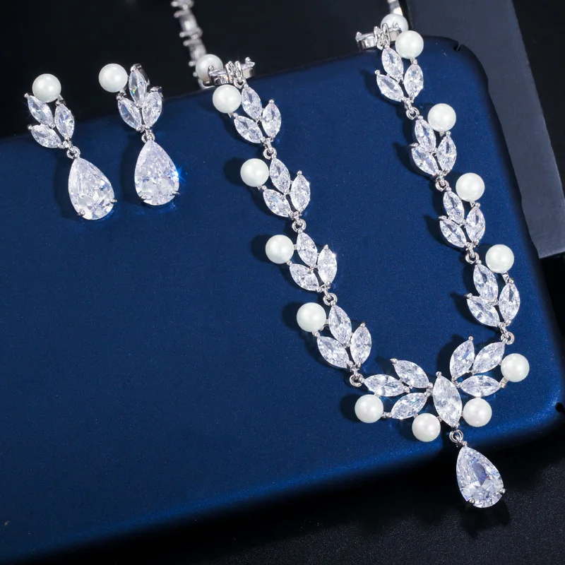 CWWZircons Elegant Dangle Drop Cubic Zirconia Leaf Flower Big Pearl Necklace Earrings Bridal Wedding Jewelry Sets for Women T362