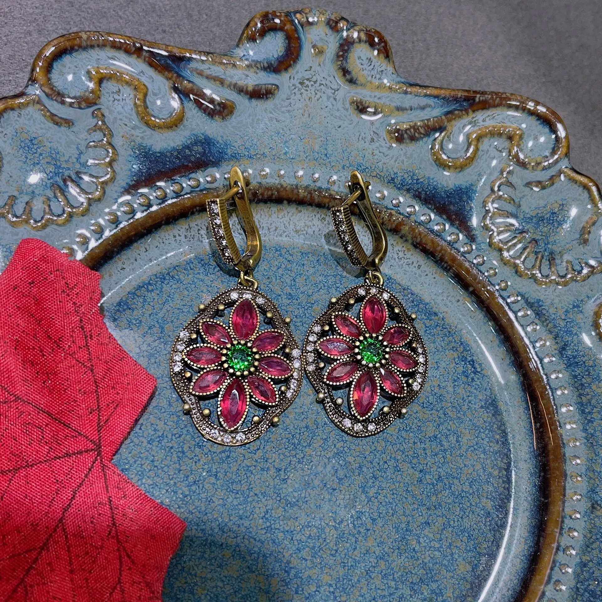 Foydjew European and American Medieval Rococo Style Fashion Flower Jewelry Sets Pendant Necklaces Dangle Earrings For Women