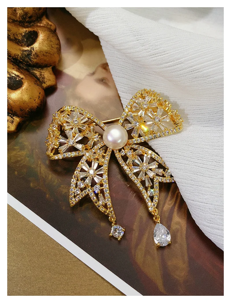 Brooches For Women Luxury Imitation Pearl Crystal Bowknot Corsage Sweater Suit Pin Accessories Fine Jewelry  Vintage Brooch