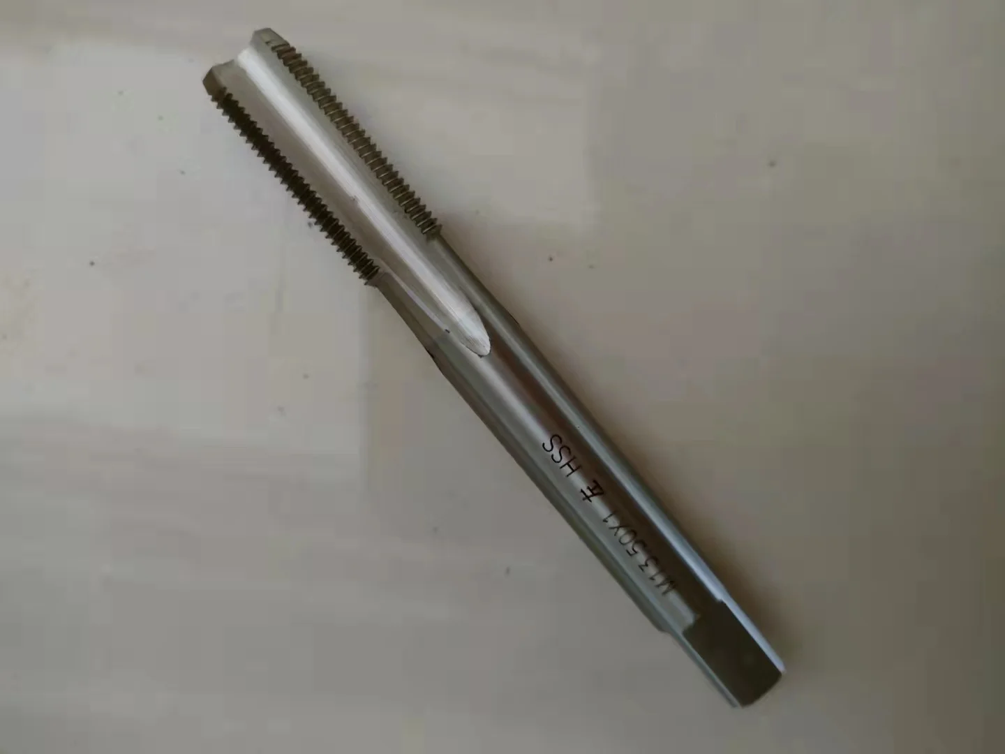 M11X1.25 M11 * 1.25 القياسية آلة الحنفية مستقيم الأخدود الحنفية التعميم لوحة يموت أداة اليد مجموعة جولة التنصت يموت التنصت الموضوع عدة