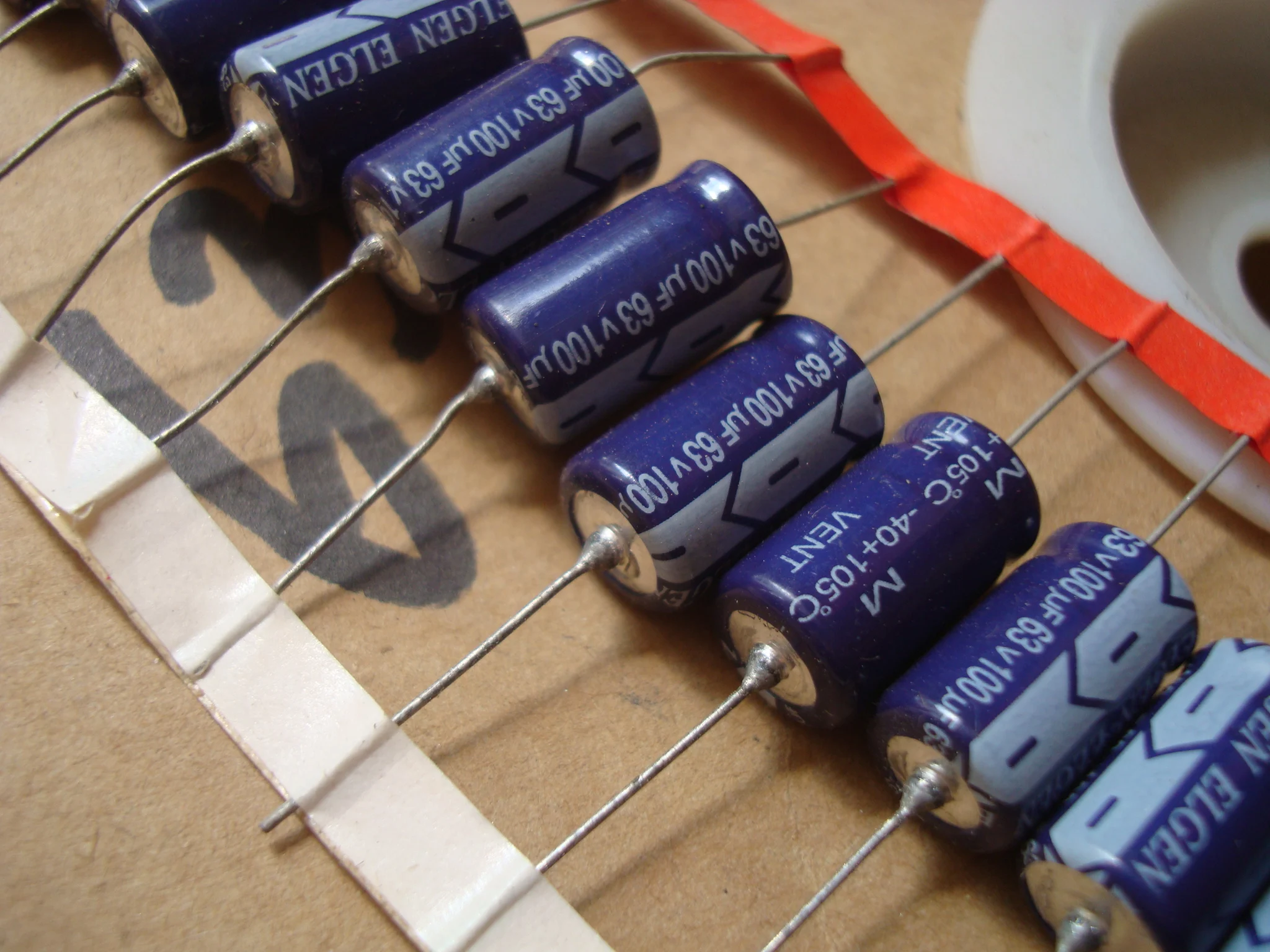 1pcs/1lot New original bundle of paper strip 63V 100UF tube amplifier axial cathode fever electrolytic capacitor