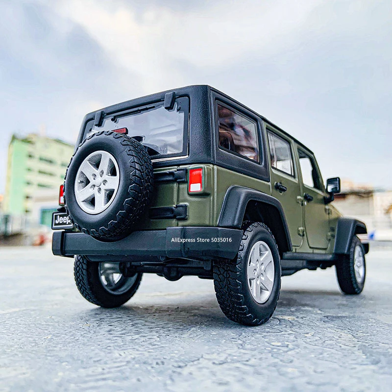 Maisto 1:24 2015 JEEP WRANGLER UNLIMITED manufacturer authorized simulation alloy car model crafts decoration collection toy