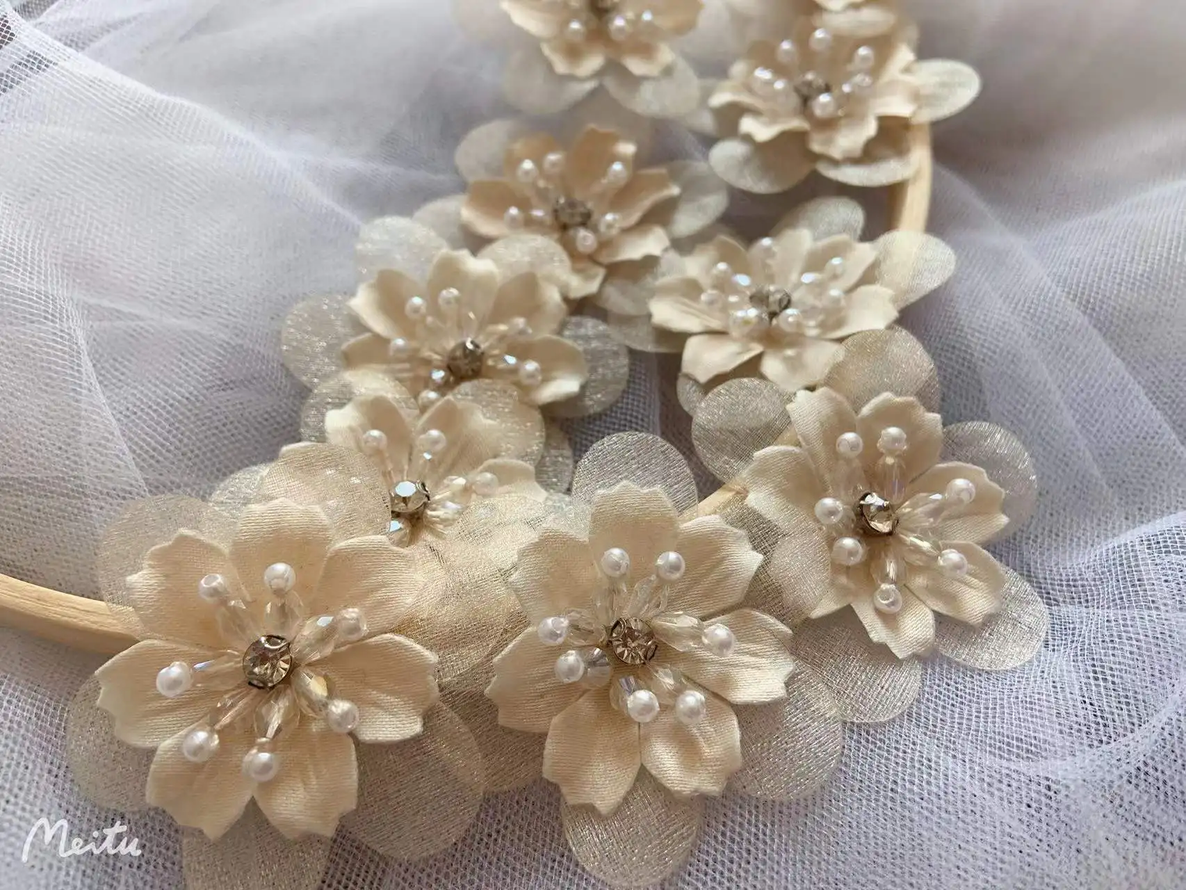 20 PCS Beige Handcrafted 3D Flowers Colorful Floral with Bead Organza Applique for Zakka Sewing,Wedding Party,Girls Skirt