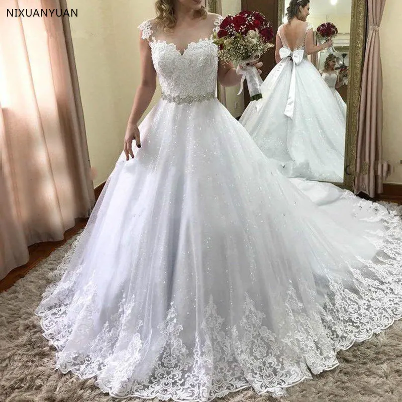 Unico Tulle Jewel Scollatura Una Linea di Abito Da Sposa con In Rilievo Del Merletto Appliques Strass Sash Aperto Indietro con il Bowknot Abito Da Sposa