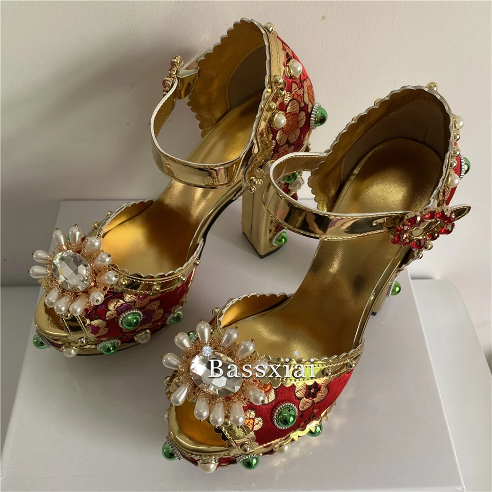 Luksusowe zdobiony paciorkami diamentowymi perłami buty ślubne kobieta nit Ball Decor platforma Chunky Heel hafty satynowe sandały damskie lato