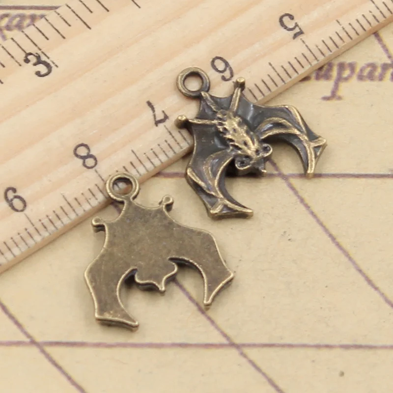 20pcs Charms Upside Down Bat Vampire Dracula 20x17mm Tibetan Bronze Silver Color Pendants Antique Jewelry Making DIY Craft