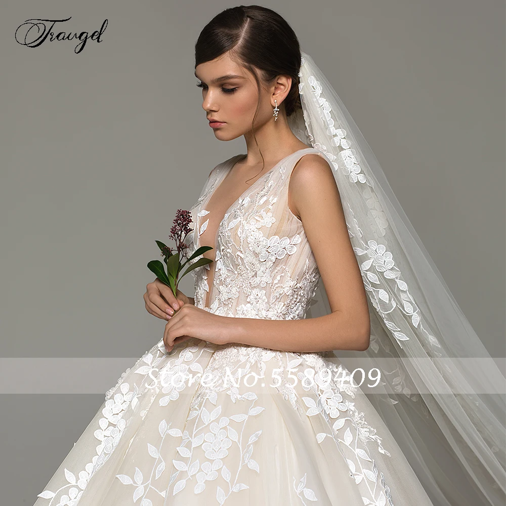 ชุดแต่งงานวินเทจแบบเปิดหลัง คอวี แต่งลูกไม้หรูหรา ประดับด้วยลูกปัดและงานปักละเอียดอ่อน ทรงเอไลน์ พร้อมชายกระโปรงยาว