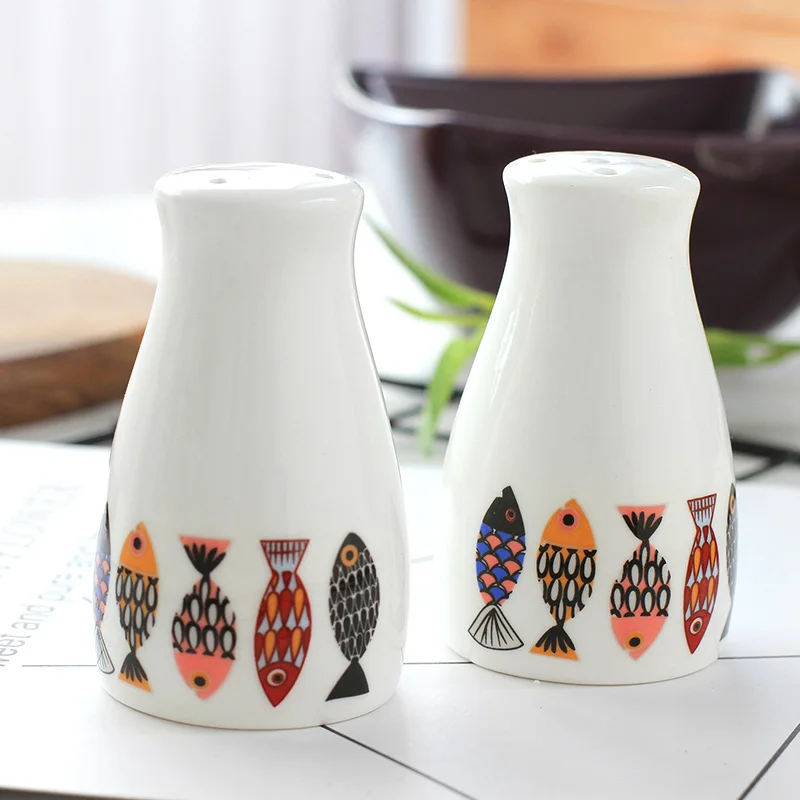 2pcs Tableware ceramic salt shaker jars for spice blue fish pattern salt and pepper shakers for steak Housewares kitchen rangers