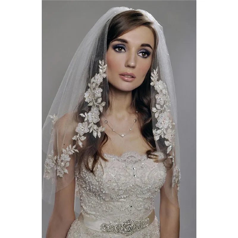 

European Two Layers Short Bridal Veils with Comb White/Ivory Wedding Veil Lace Appliques Edge Head Veil for Wedding Accessories