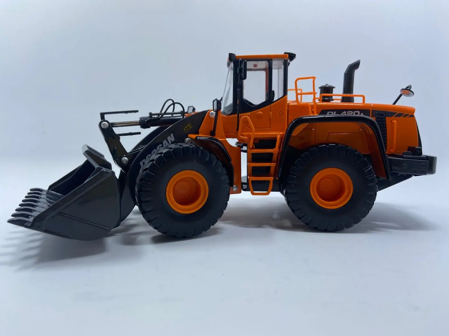 1/40 Doosan DL420A Wheel Loader Scale DieCast Model Gift Boys Toys