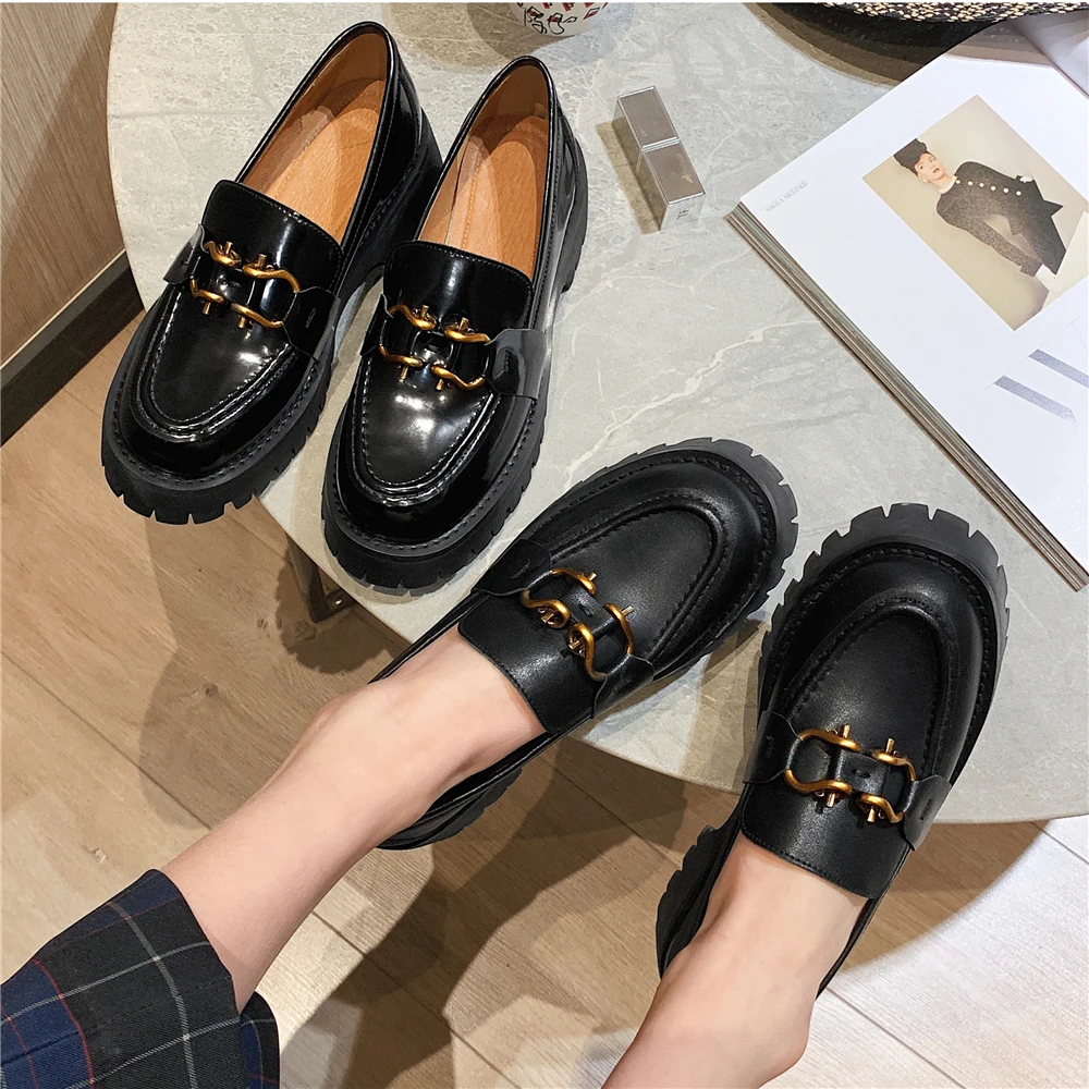 

Plus Size 34-40 Genuine Leather Flats Shoes Women Black Flats Woman Metal Decoration Shoes Round Toe Loafers Slip on Casual Shoe