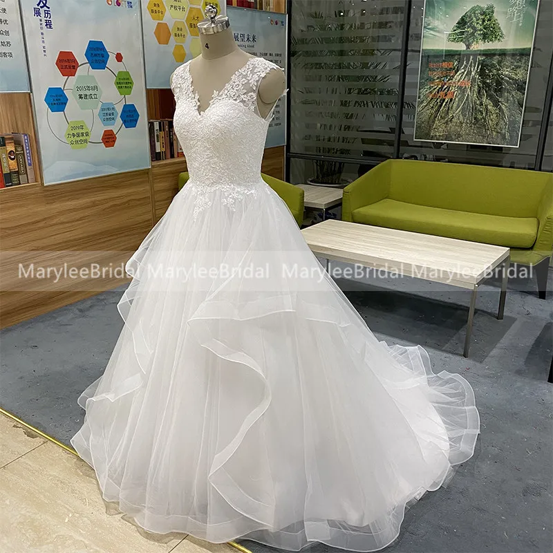 V-neck Princess White Ball Gown Wedding Dresses With Horsehair Edge 2020 New Custom Made Bride Dress Lace Up Back Suknia Slubna