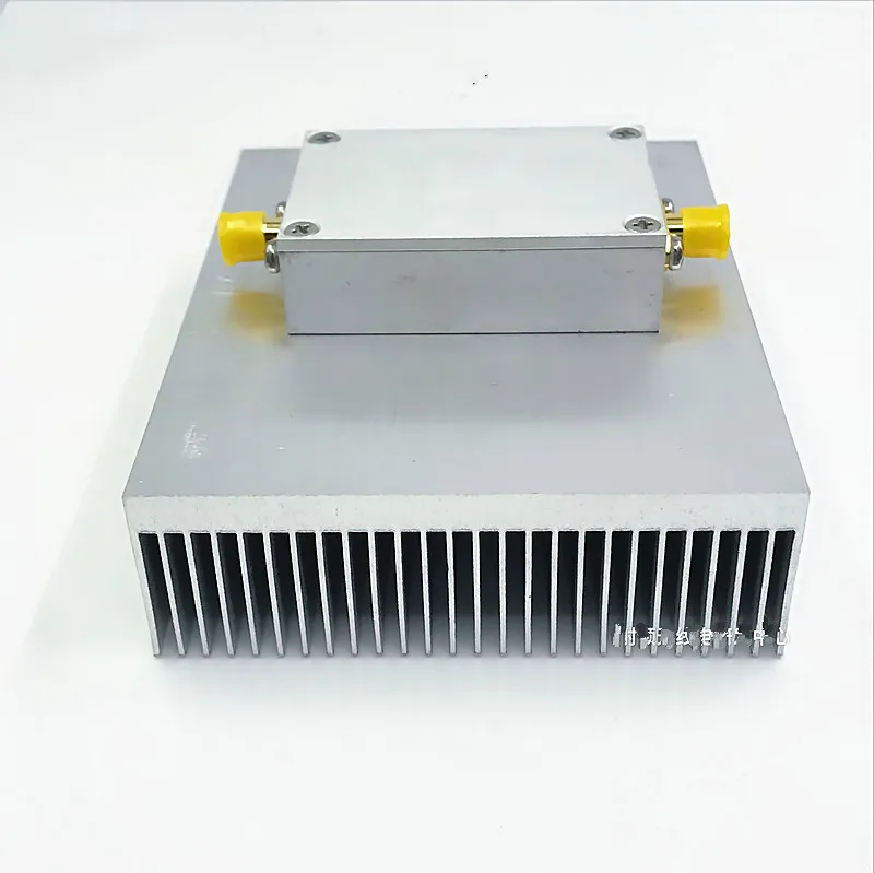 High linear RF power amplifier RF Power Amplifier 45-1100MHz 4W Gain 32dB