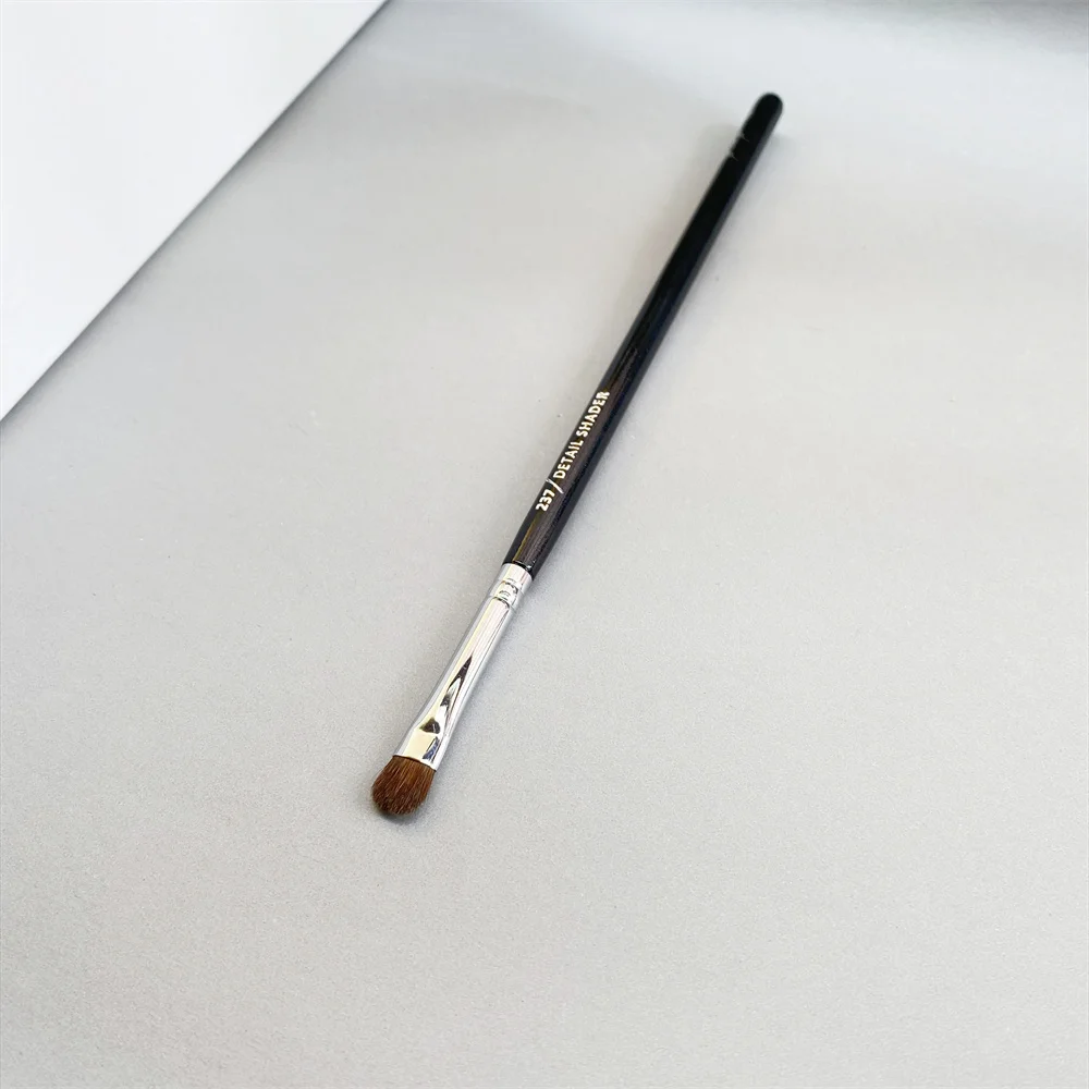 Detail Shader Makeup Brush #237 - Small Shader Eye Shadow Smudging Eyeliner Cosmetics Blending Beauty Tool