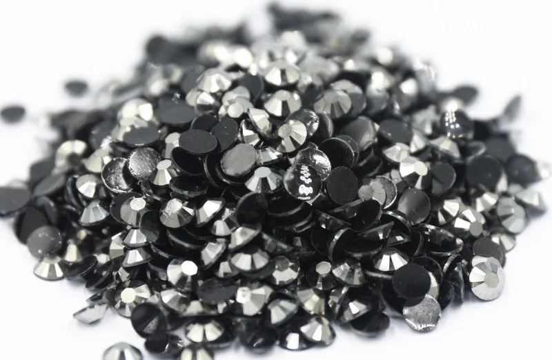 

Black Hematite 2~6mm Factory Flatback стразы Resin Non hotfix Rhinestones Bulk Package Plastic Nail Art Decoration for Garment