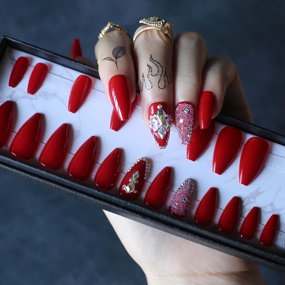 

Red Artificial false nails Coffin Scarlet Press on nails Manicure Reusable Rouge Rhinestone Glossy faux ongles Little head art