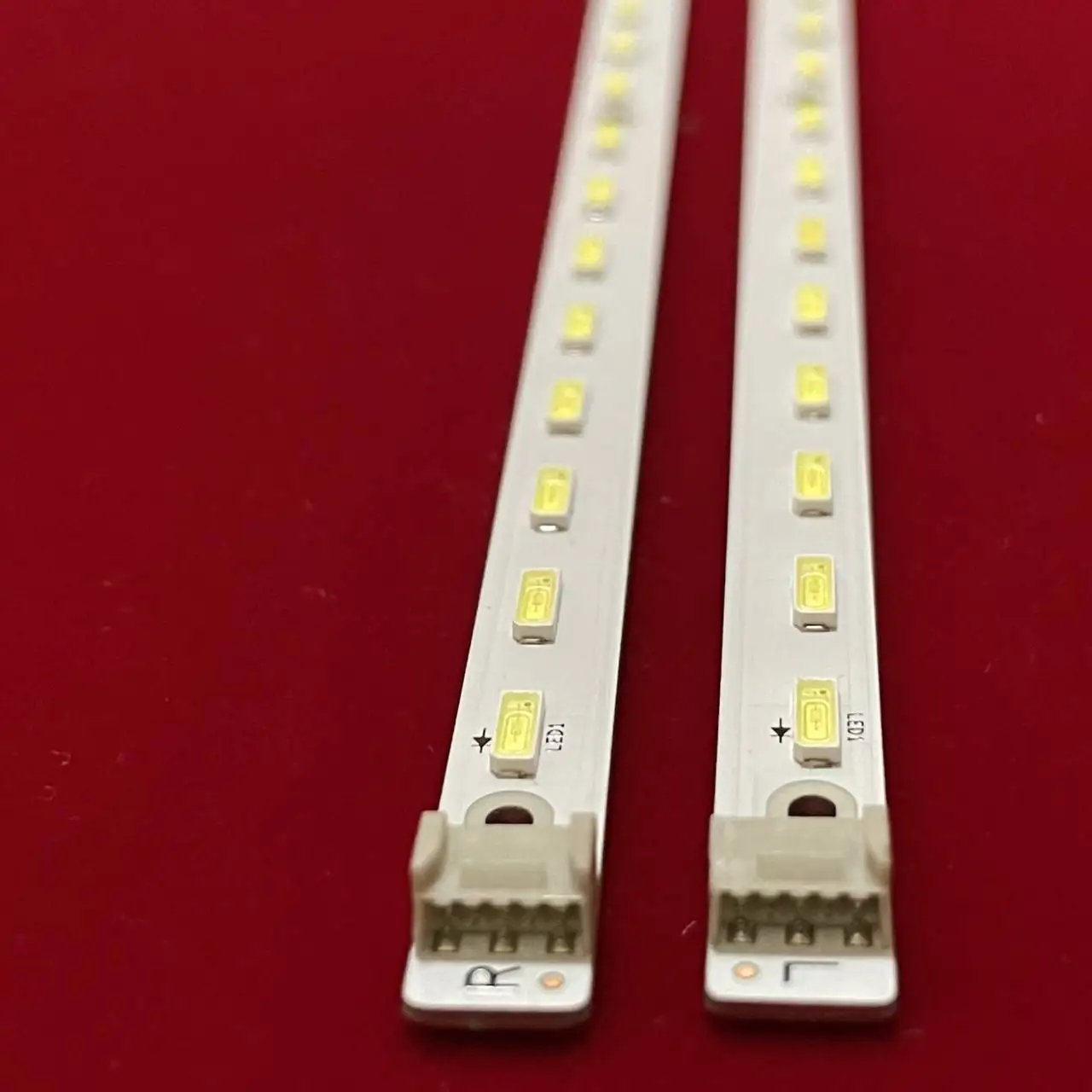 2 stücke led hintergrund beleuchtung streifen für TC-L32X35X TH-L32X30C le32hwb TX-L32X3E stm320a27r stm320a27l